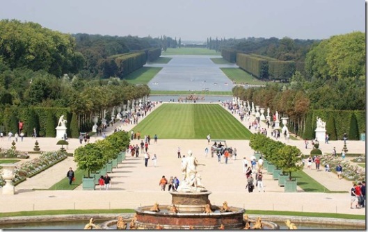 paris Vista de parte do jardim do Palácio de Versalhes, França_thumb[2]